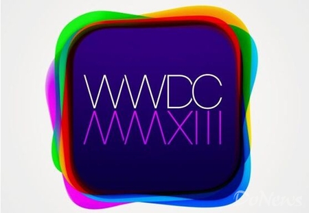 2013年6月，WWDC2013，苹果发布了历史性的移动操作系统iOS7。新官上任的JonnyIve用一款风格迥异的新系统证明了。iOS7的扁平化UI带来了巨大争议，但新加入的控制中心等功能备受好评。