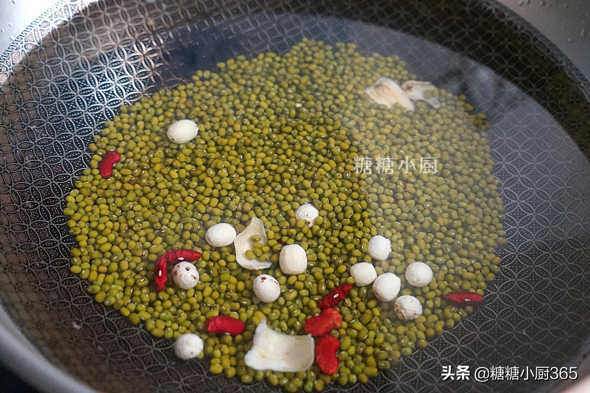 绿豆汤怎么做（熬绿豆汤开水下锅还是冷水下锅）