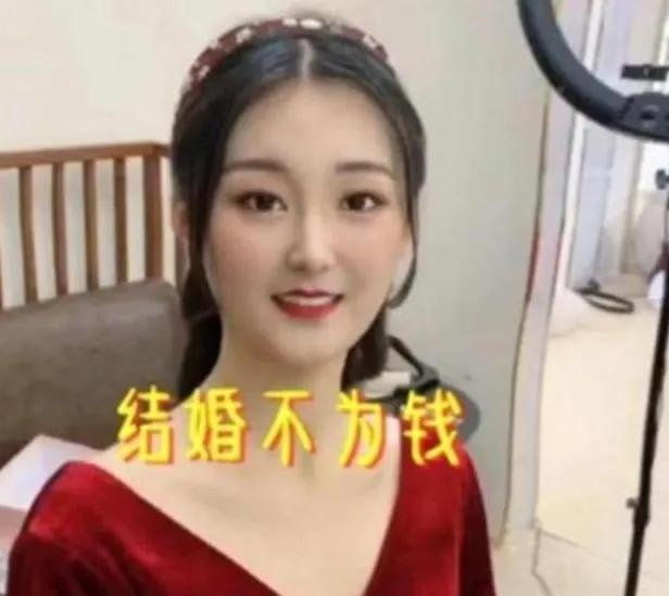 大衣哥儿子儿媳离婚了吗？女人真的都是爱钱吗？